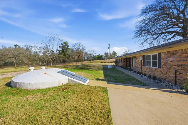 $855,000 | 3662 Acr 359, Palestine, TX 75801