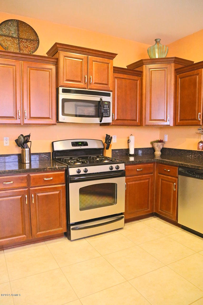 2318 West Beverly Rd. Phoenix, AZ 85041 - Photo 15 of 41 Kitchen - 2