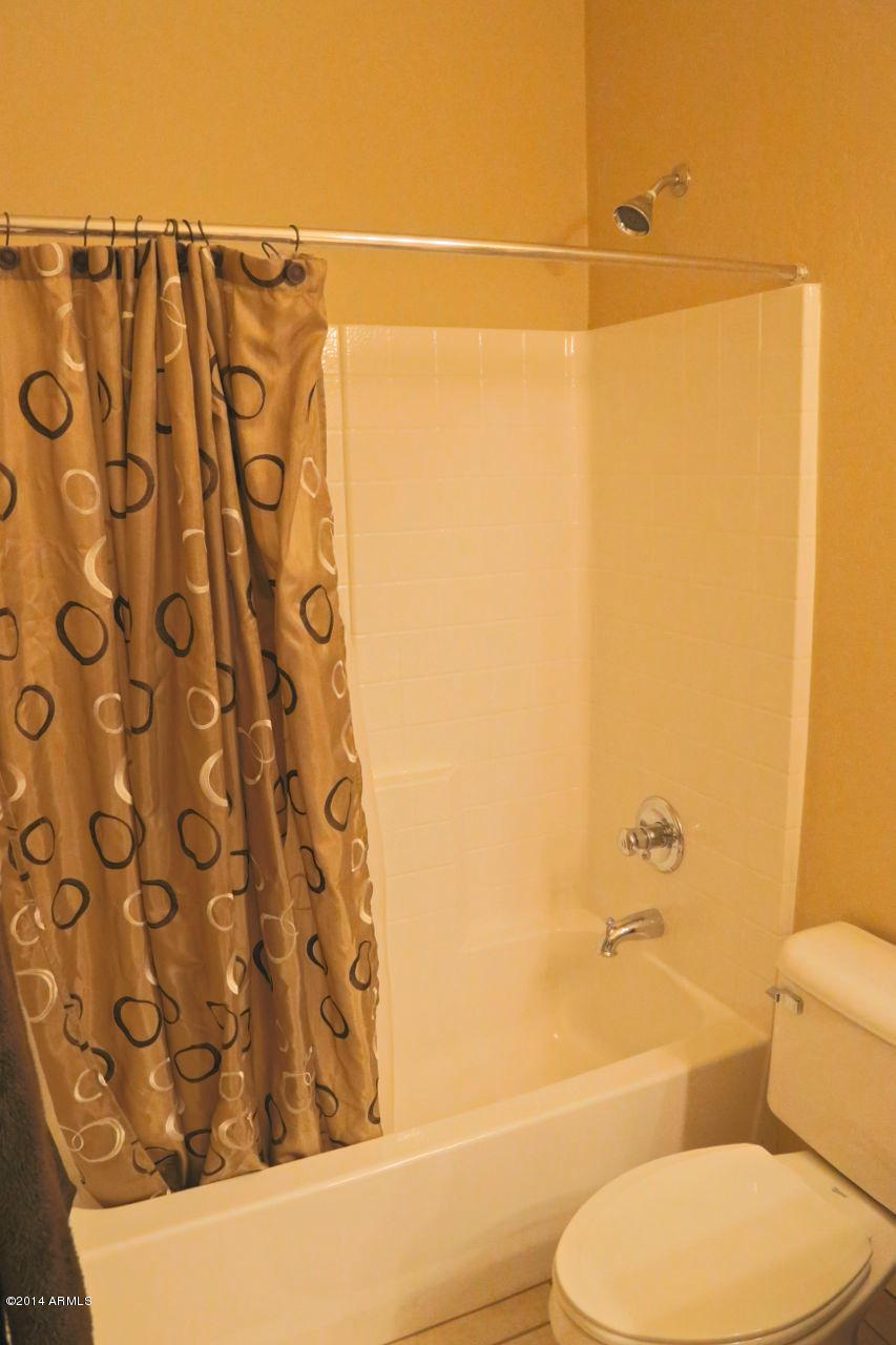 2318 West Beverly Rd. Phoenix, AZ 85041 - Photo 32 of 41 2nd Bathroom - Shower:Tub