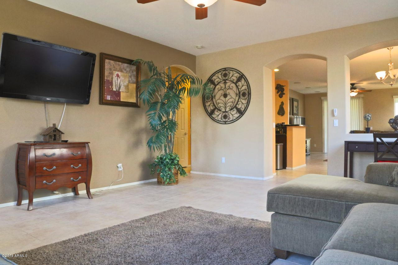2318 West Beverly Rd. Phoenix, AZ 85041 - Photo 7 of 41 Living Room - 3