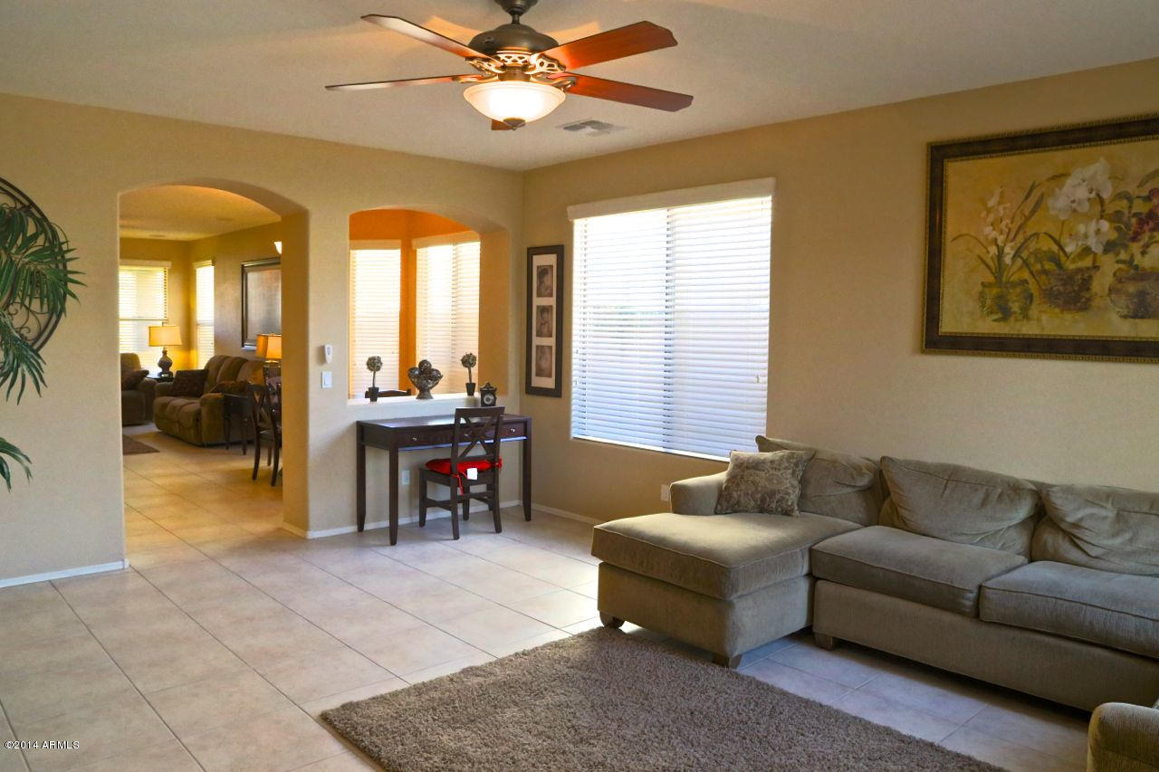 2318 West Beverly Rd. Phoenix, AZ 85041 - Photo 8 of 41 Living Room - 4