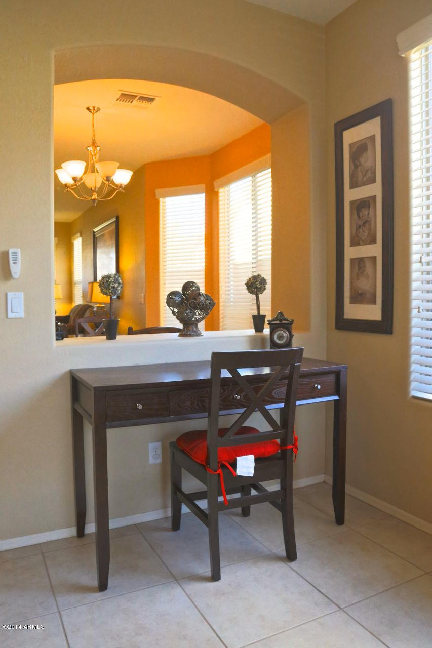2318 West Beverly Rd. Phoenix, AZ 85041 - Photo 9 of 41 Living Room - Detail