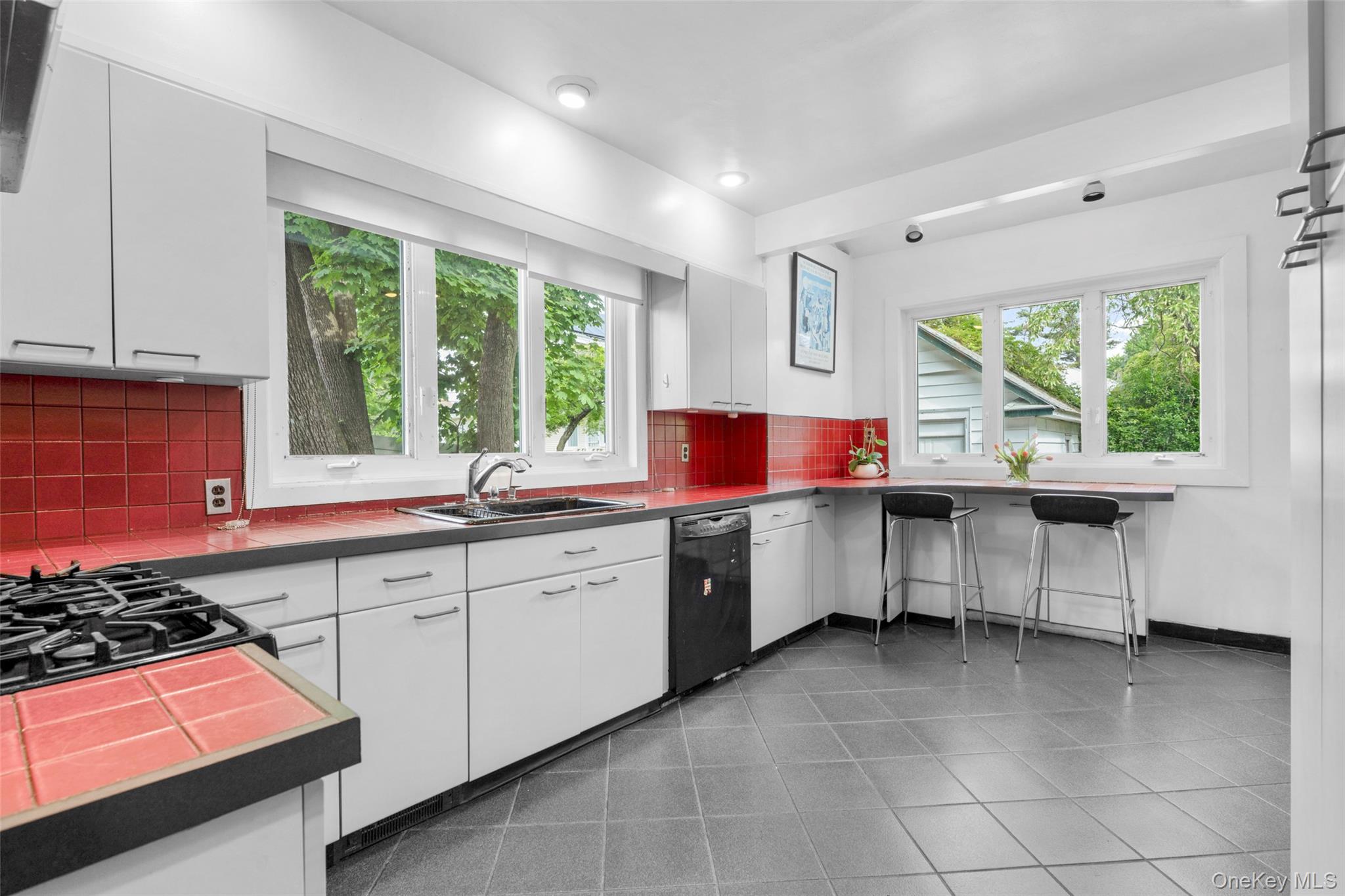 197 Coligni Avenue New Rochelle, NY 10801 - Photo 13 of 36