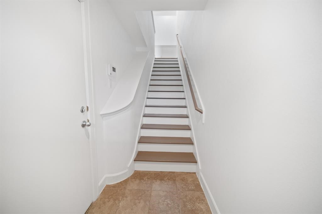 7650 Springhill Street, Unit 403 Houston, TX 77021 - Photo 4 of 30 a view of entryway