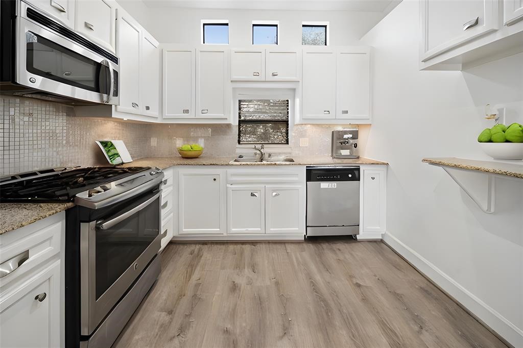 7650 Springhill Street, Unit 403 Houston, TX 77021 - Photo 9 of 30 a kitchen with stainless steel appliances a stove a sink and a microwave