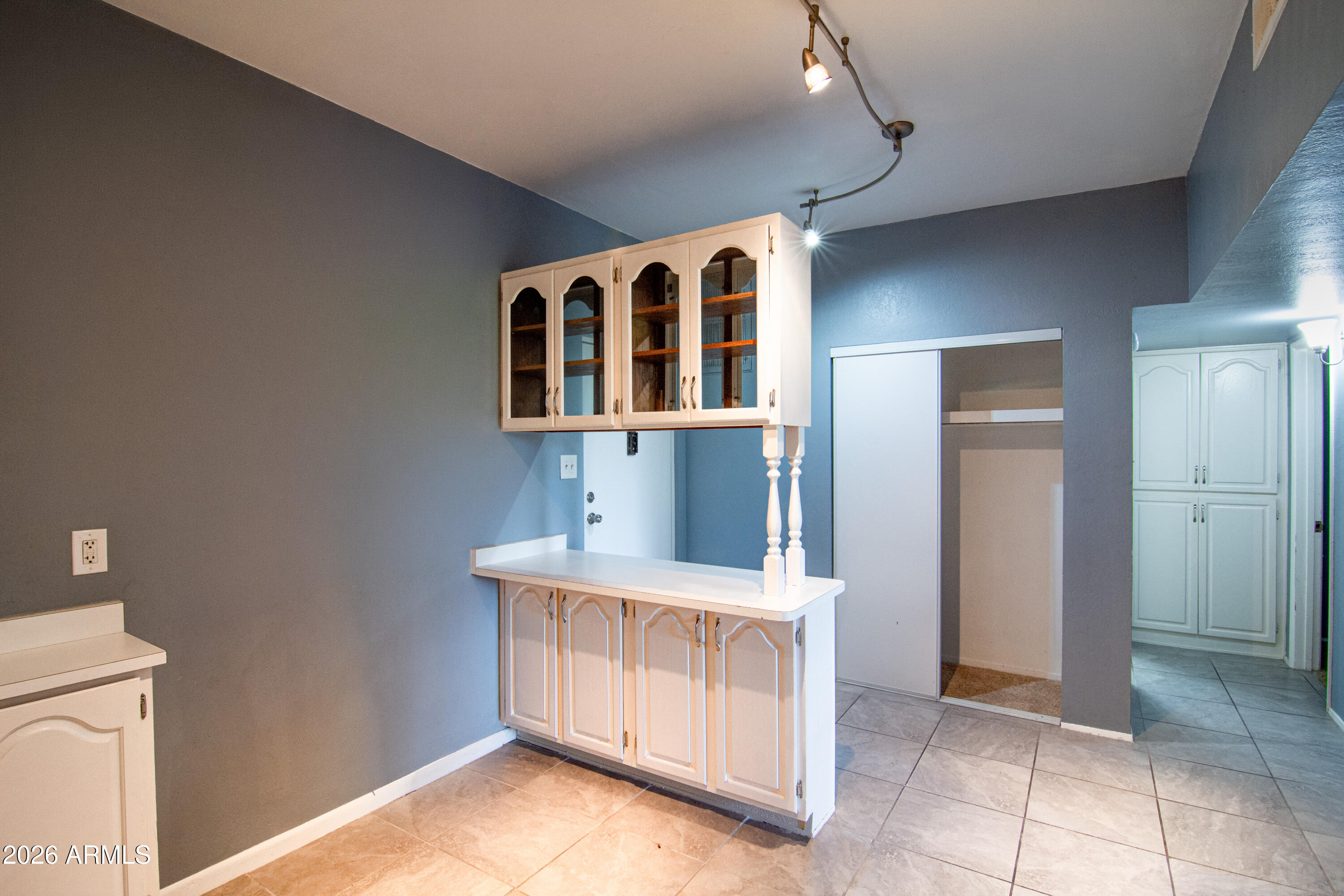 357 East Thomas Road, Unit A212 Phoenix, AZ 85012 - Photo 3 of 24 DSC_5366