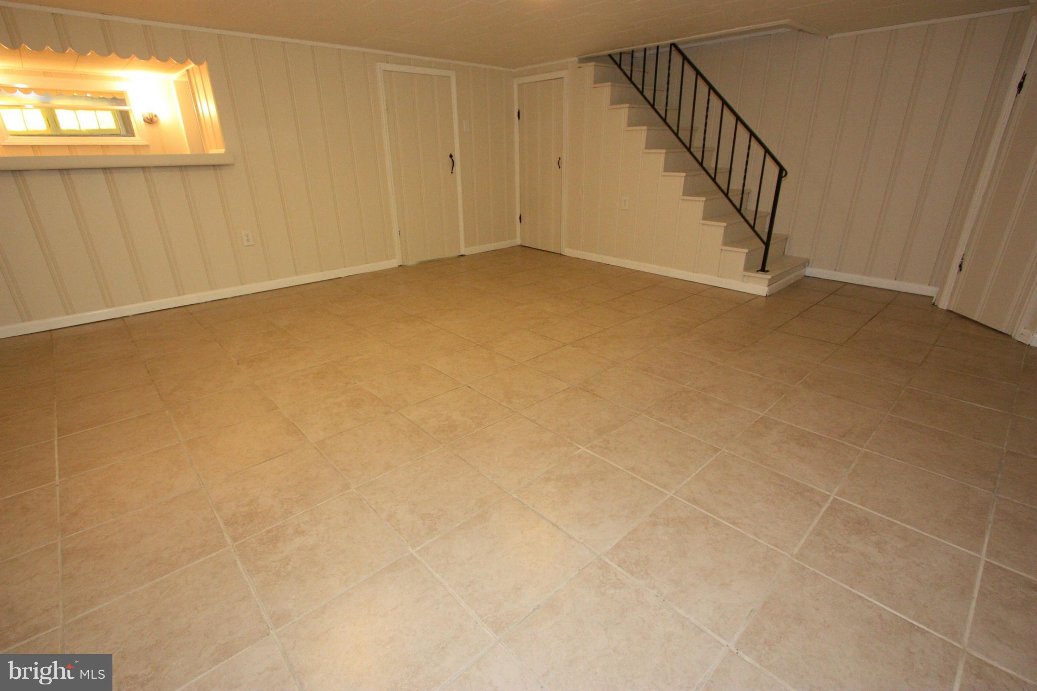 1842 Glen Ridge Road Baltimore, MD 21286 - Photo 21 of 30 FOR PARTIES ... THERE'S A 6' x 5' BAR SERVING AREA