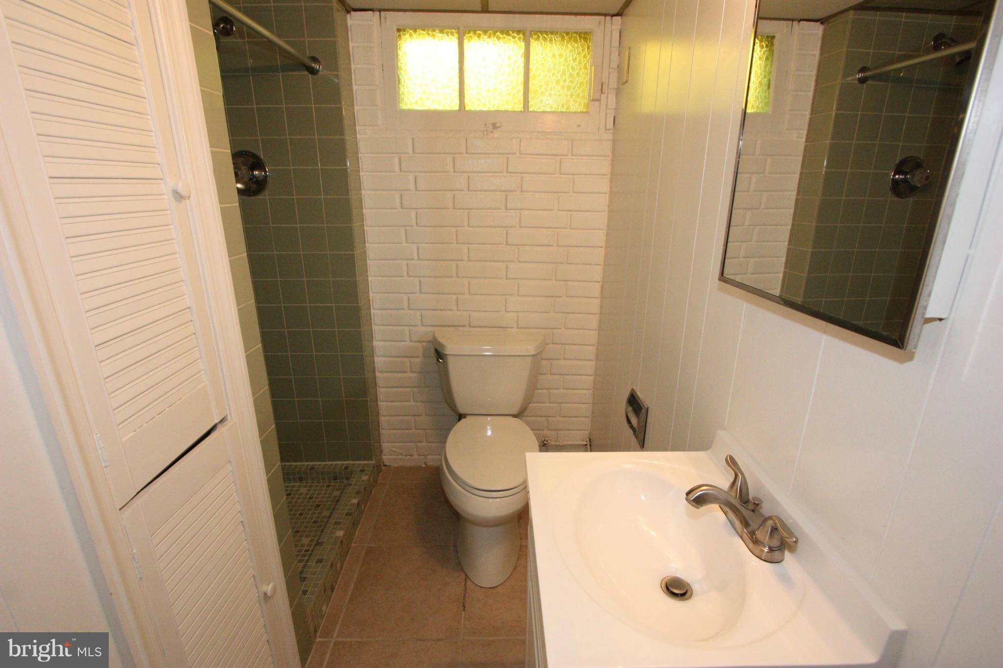 1842 Glen Ridge Road Baltimore, MD 21286 - Photo 23 of 30 FULL BATH #2 (WITH A WINDOW)