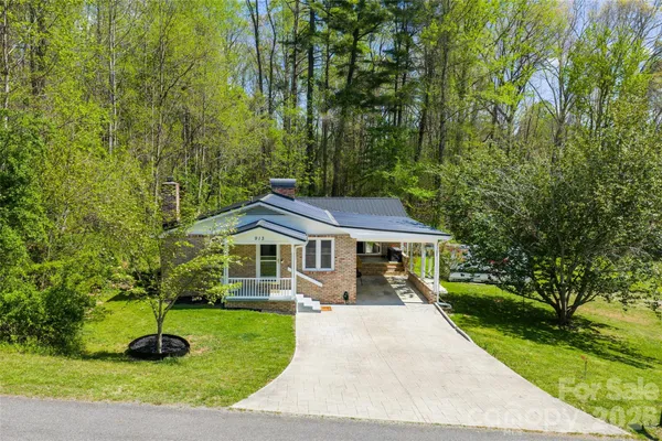 $515,000 | 913 Dorothy Street, Hendersonville, NC 28791