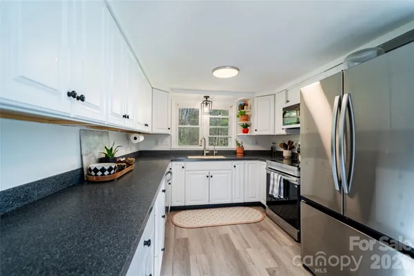 $515,000 | 913 Dorothy Street, Hendersonville, NC 28791