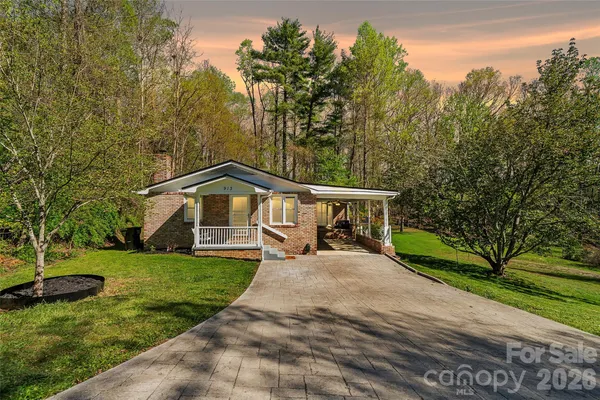 $515,000 | 913 Dorothy Street, Hendersonville, NC 28791