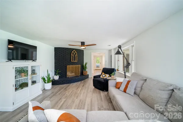 $515,000 | 913 Dorothy Street, Hendersonville, NC 28791