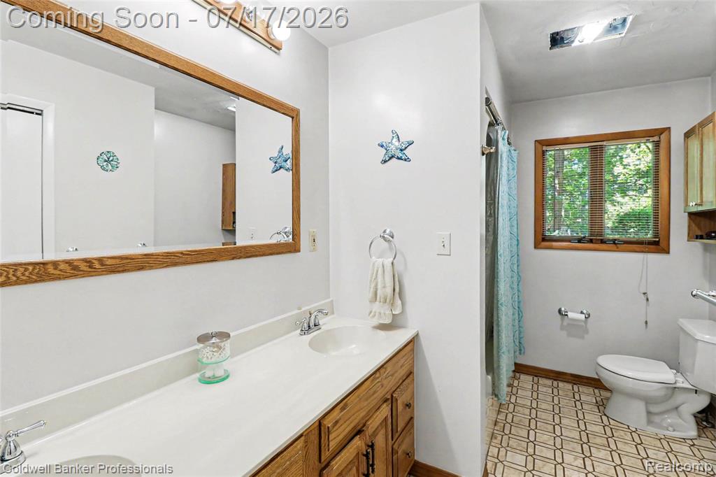 1304 Rinoco Street Waterford, MI 48327 - Photo 12 of 24 Gallery Image 12