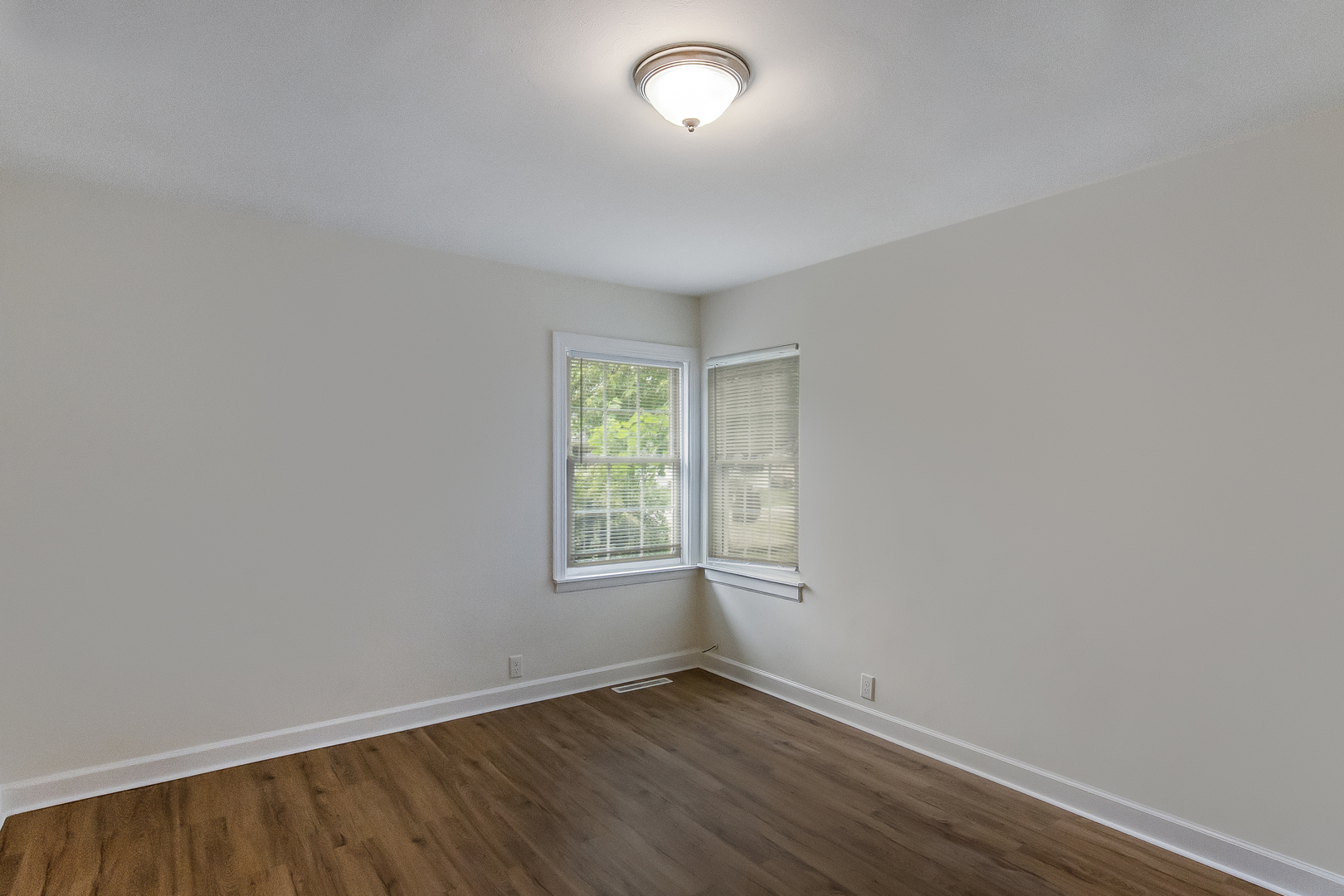 130 South Park Road Joliet, IL 60433 - Photo 20 of 22 an empty room with wooden floor and windows
