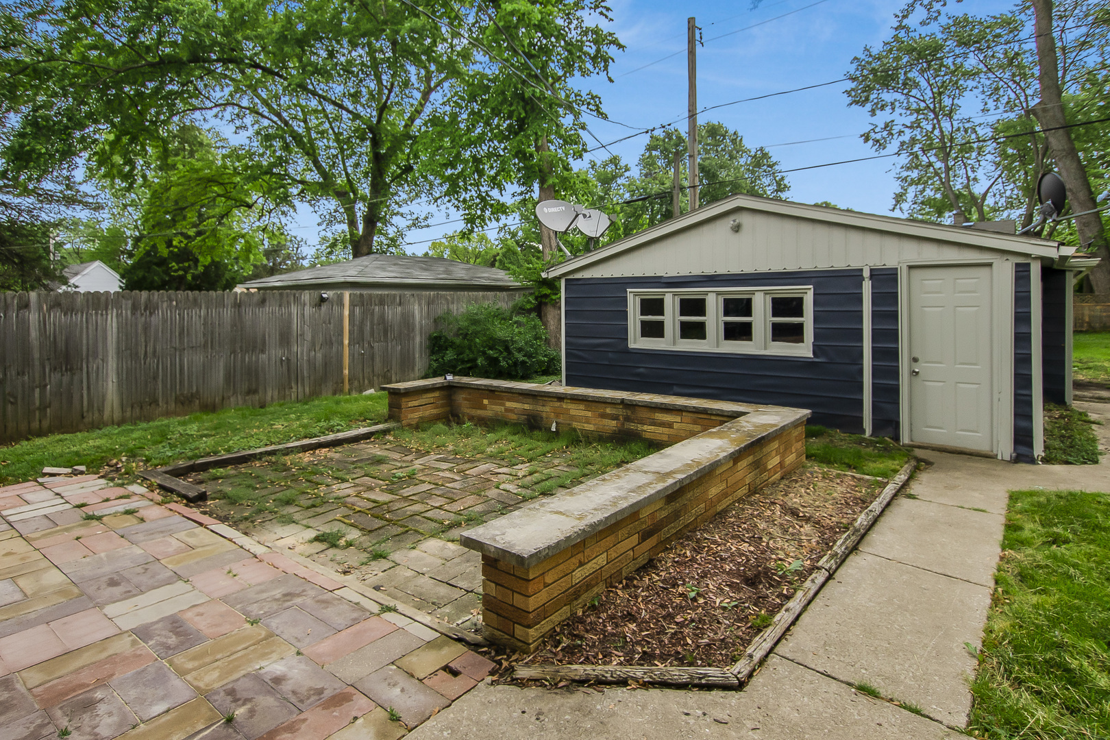 130 South Park Road Joliet, IL 60433 - Photo 4 of 22 a view of backyard with small pool