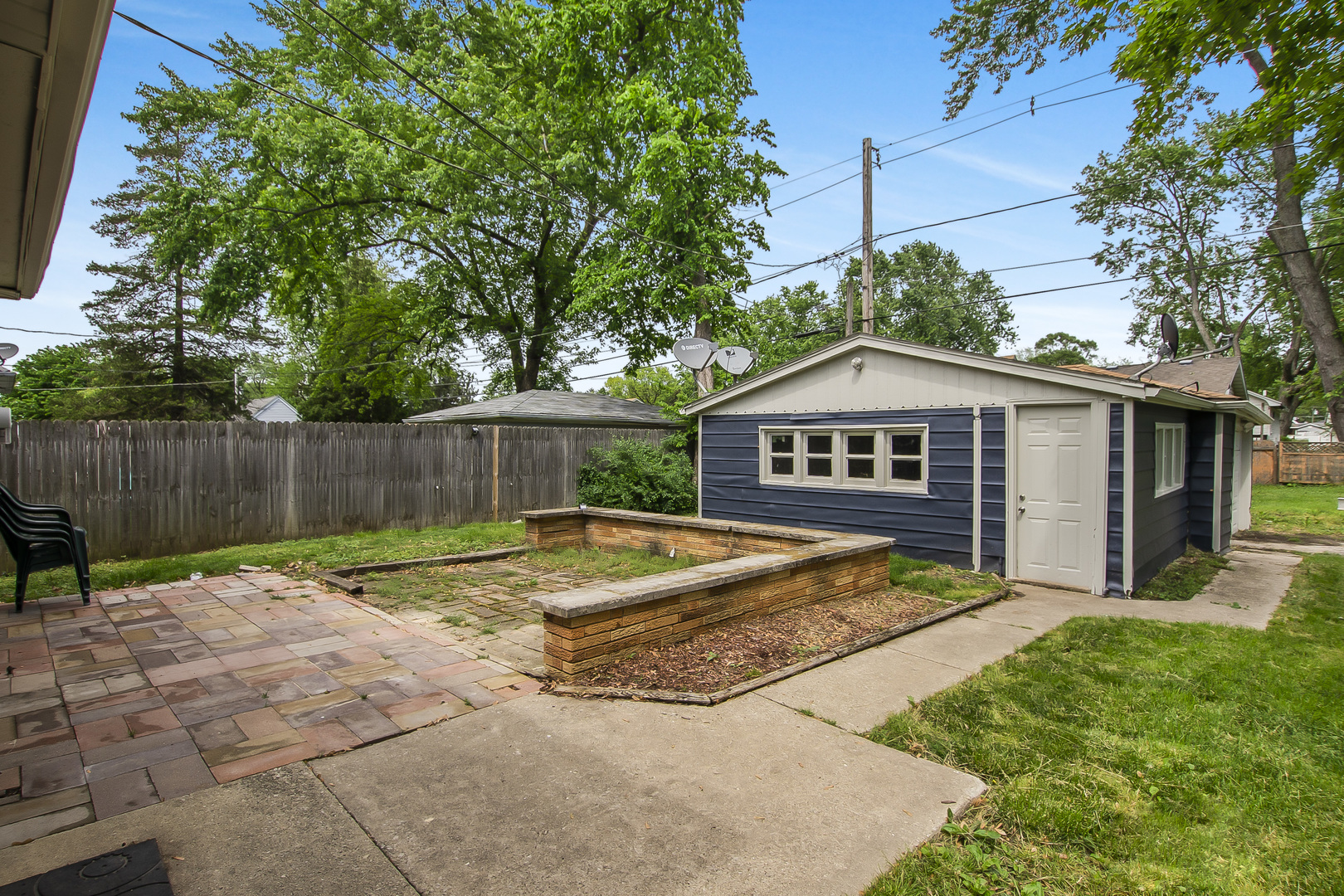 130 South Park Road Joliet, IL 60433 - Photo 5 of 22 a view of a house with backyard and sitting area