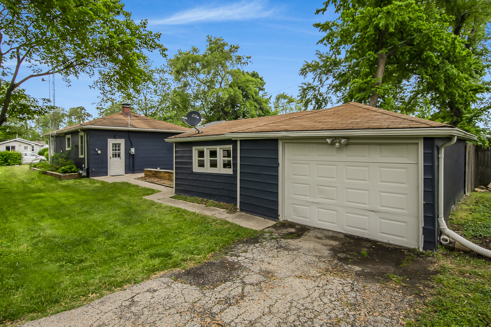 130 South Park Road Joliet, IL 60433 - Photo 6 of 22 a front view of a house with a garden