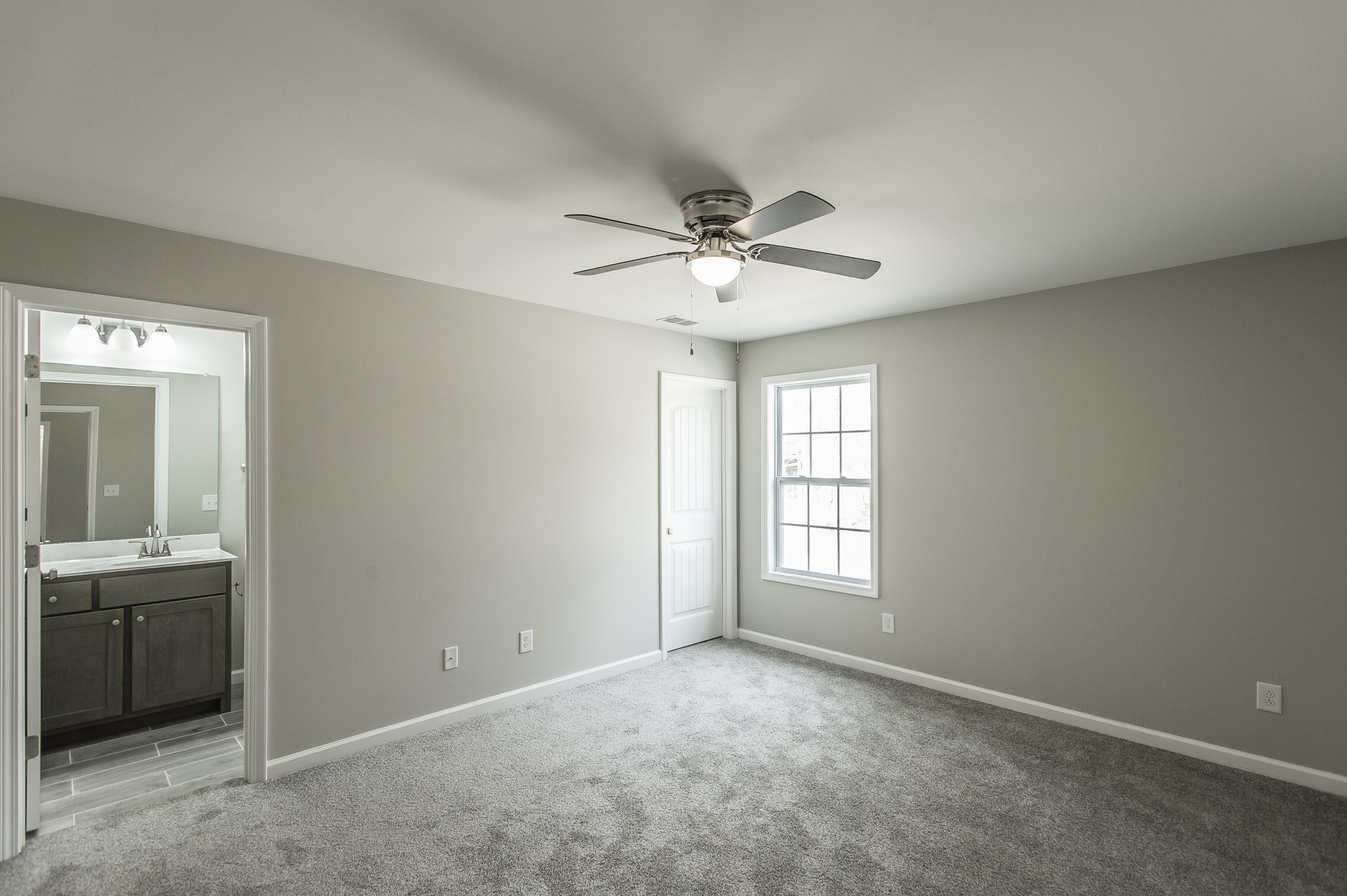 4641 Highway 161 Springfield, TN 37172 - Photo 16 of 25 a view of an empty room with a window