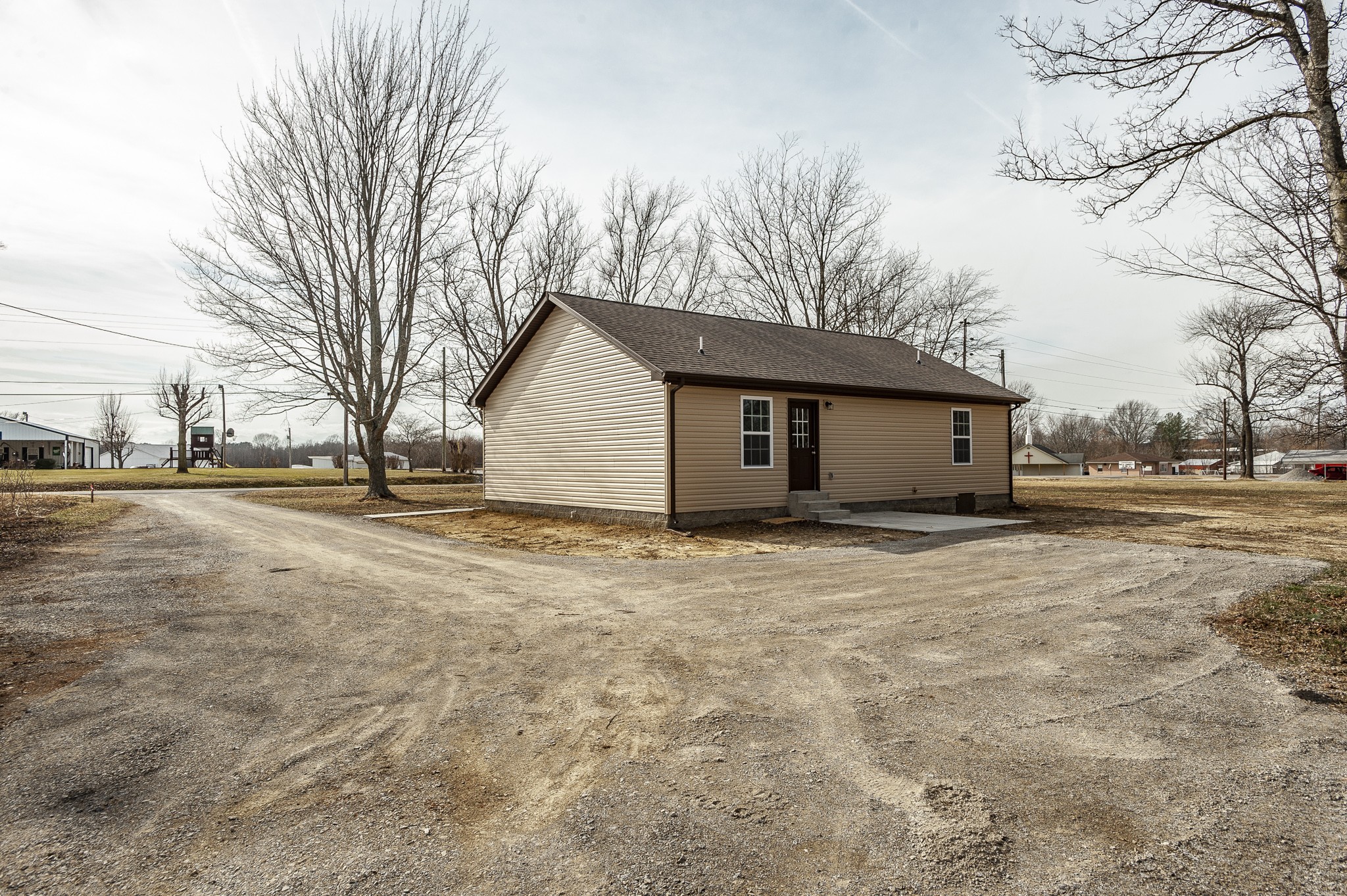 4641 Highway 161 Springfield, TN 37172 - Photo 5 of 25 a view of garage yard and tree