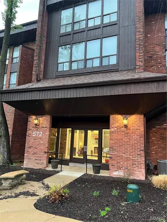 $187,000 | 572 Coeur De Royale Drive, Unit 103, Creve Coeur, MO 63141