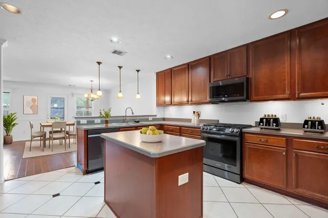 $299,999 | 2810 Legends Knoll Drive, Spring, TX 77386