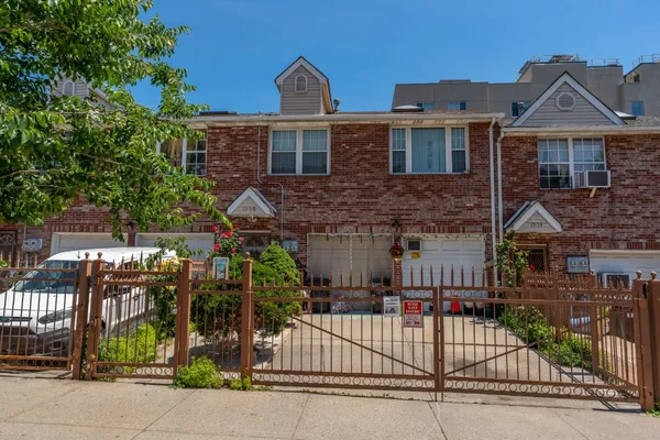 $949,000 | 1556 Longfellow Avenue | Crotona Park East