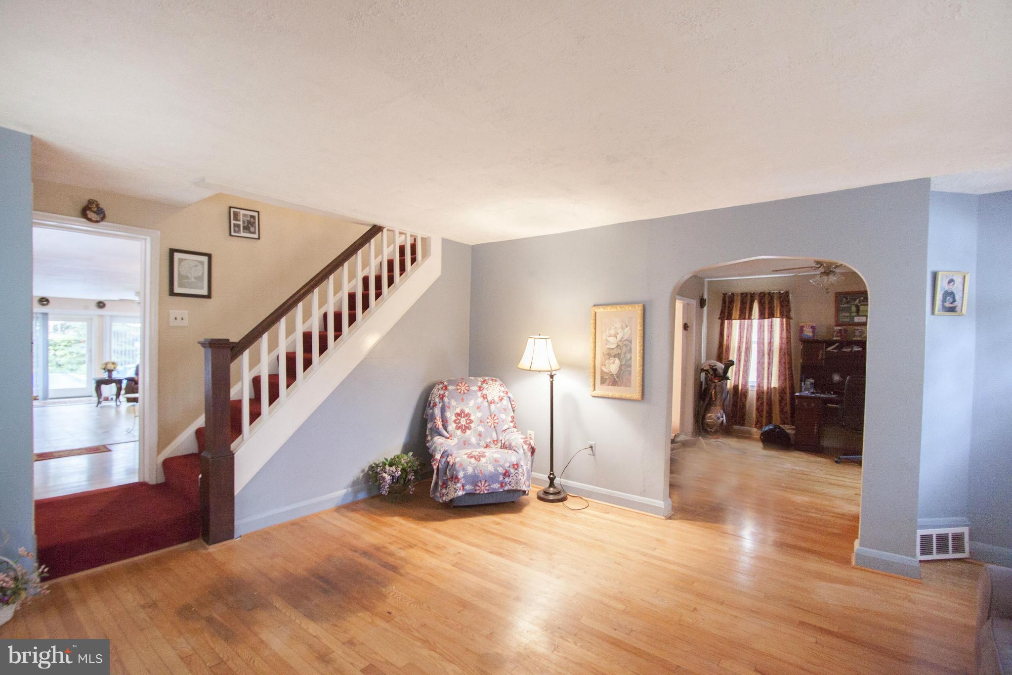 8707 School Road Baltimore, MD 21234 - Photo 3 of 26 Living Room