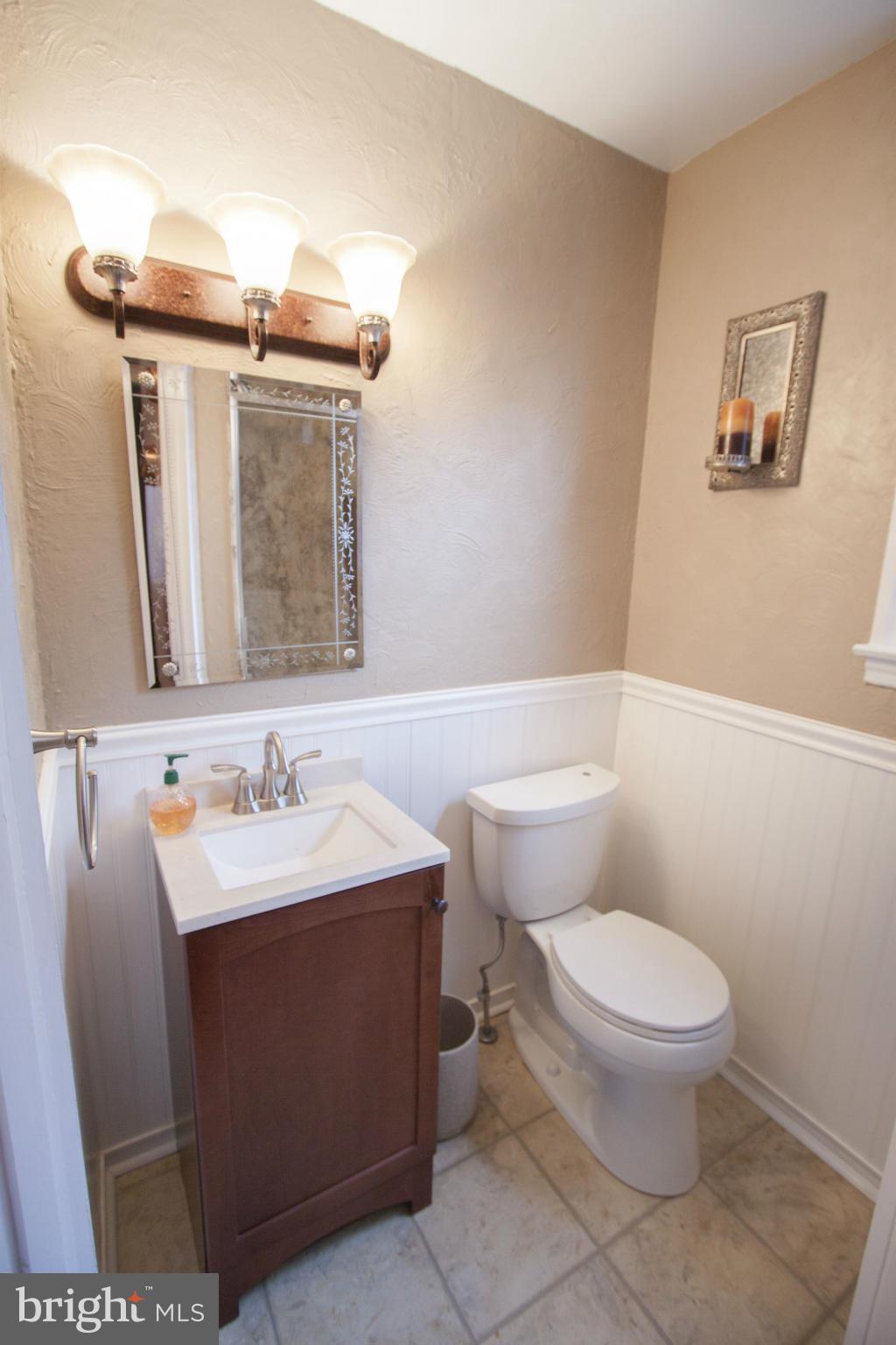 8707 School Road Baltimore, MD 21234 - Photo 22 of 26 Full Bath on Main Floor