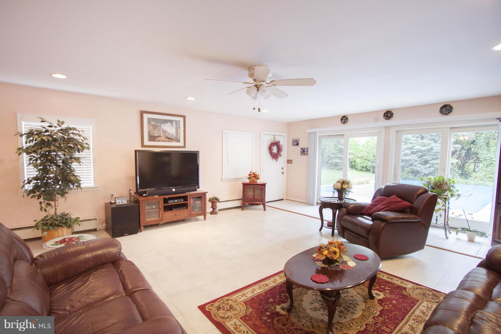 8707 School Road Baltimore, MD 21234 - Photo 9 of 26 Family Room
