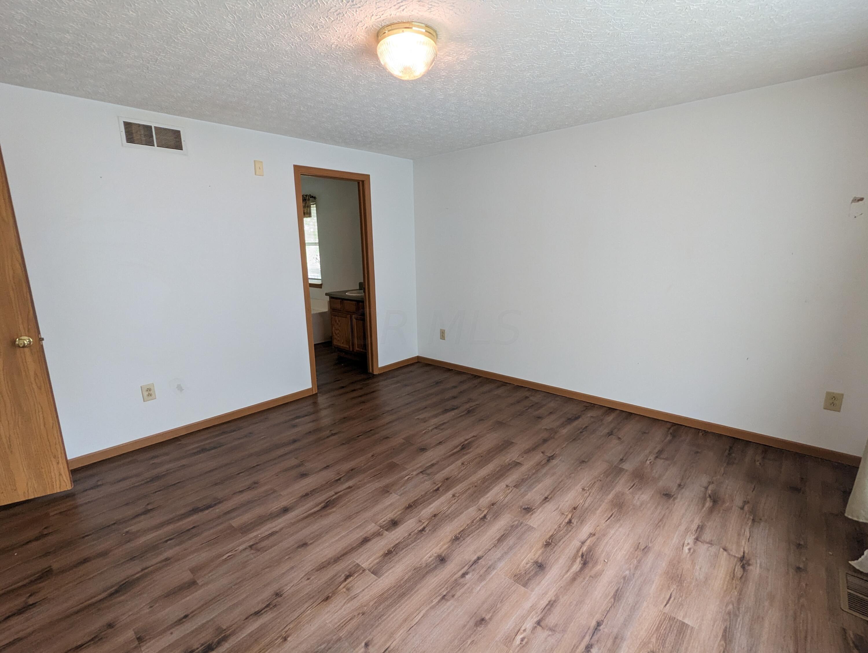 6655 Royalton Road Southwest Lancaster, OH 43130 - Photo 10 of 21 PXL_20230518_220927290