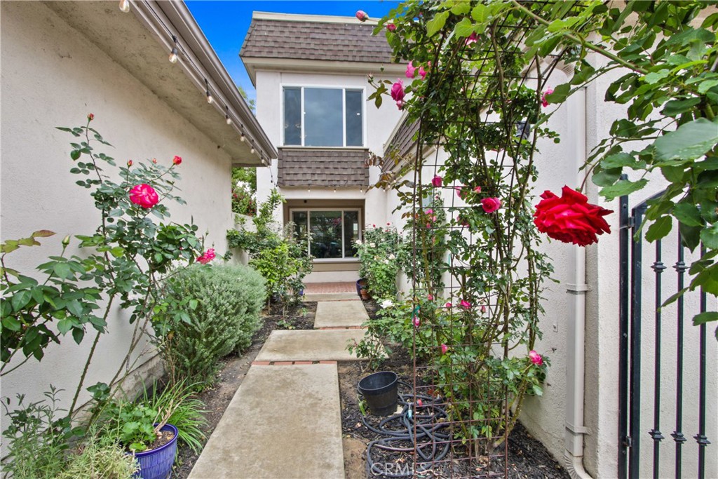 33 Seton Road Irvine, CA 92612 - Photo 3 of 26