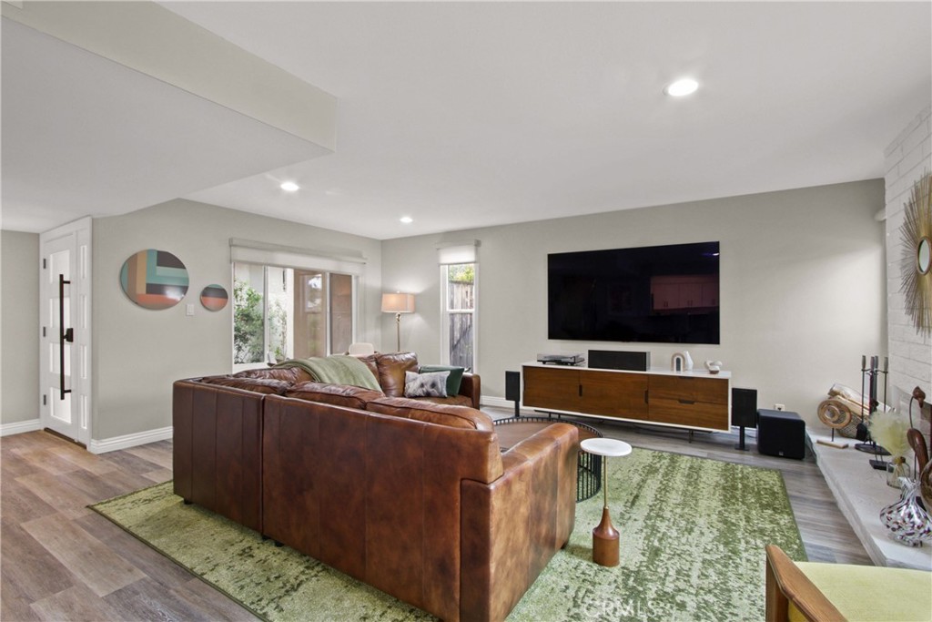 33 Seton Road Irvine, CA 92612 - Photo 6 of 26