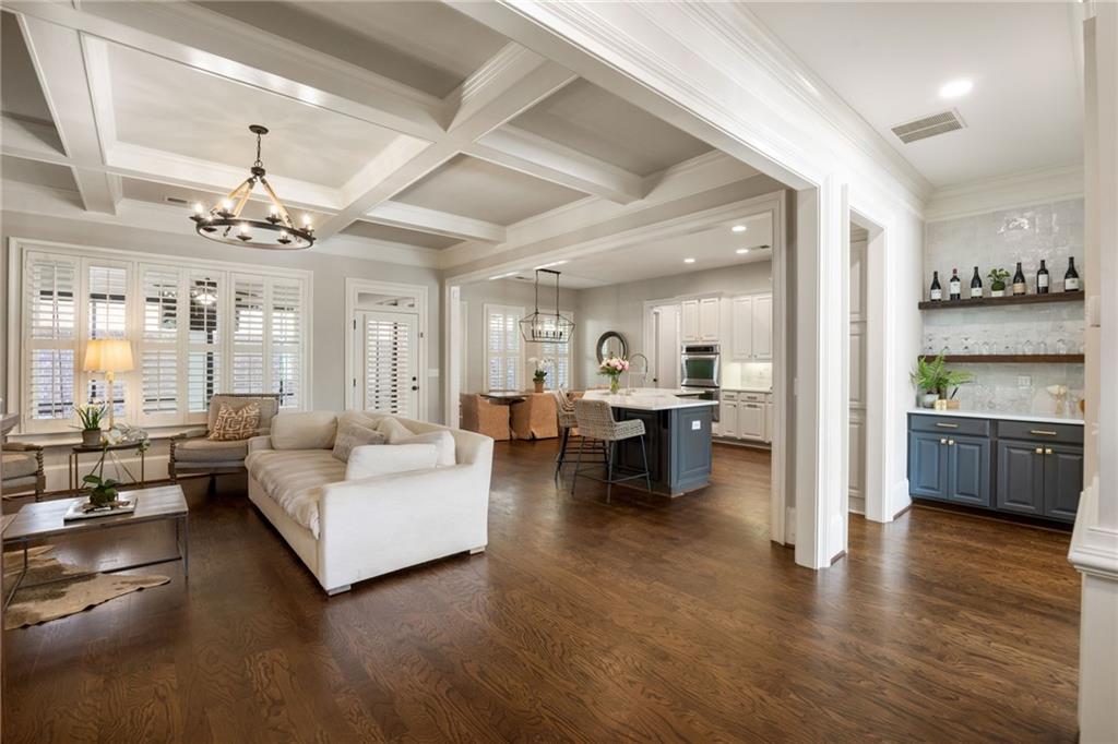 320 Valley Brook Way Atlanta, GA 30342 - Photo 3 of 38