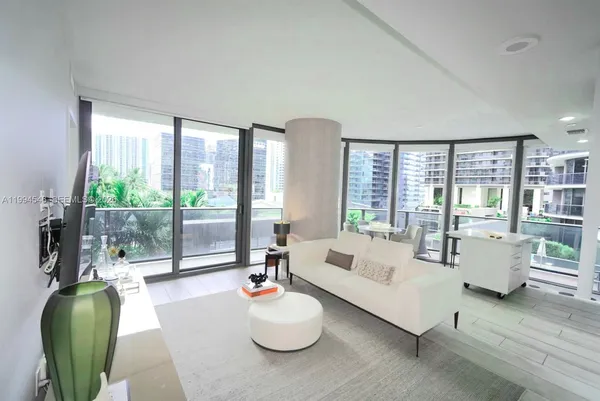 $5,990 | 55 Southwest 9th Street, Unit 1001, Miami, FL 33130