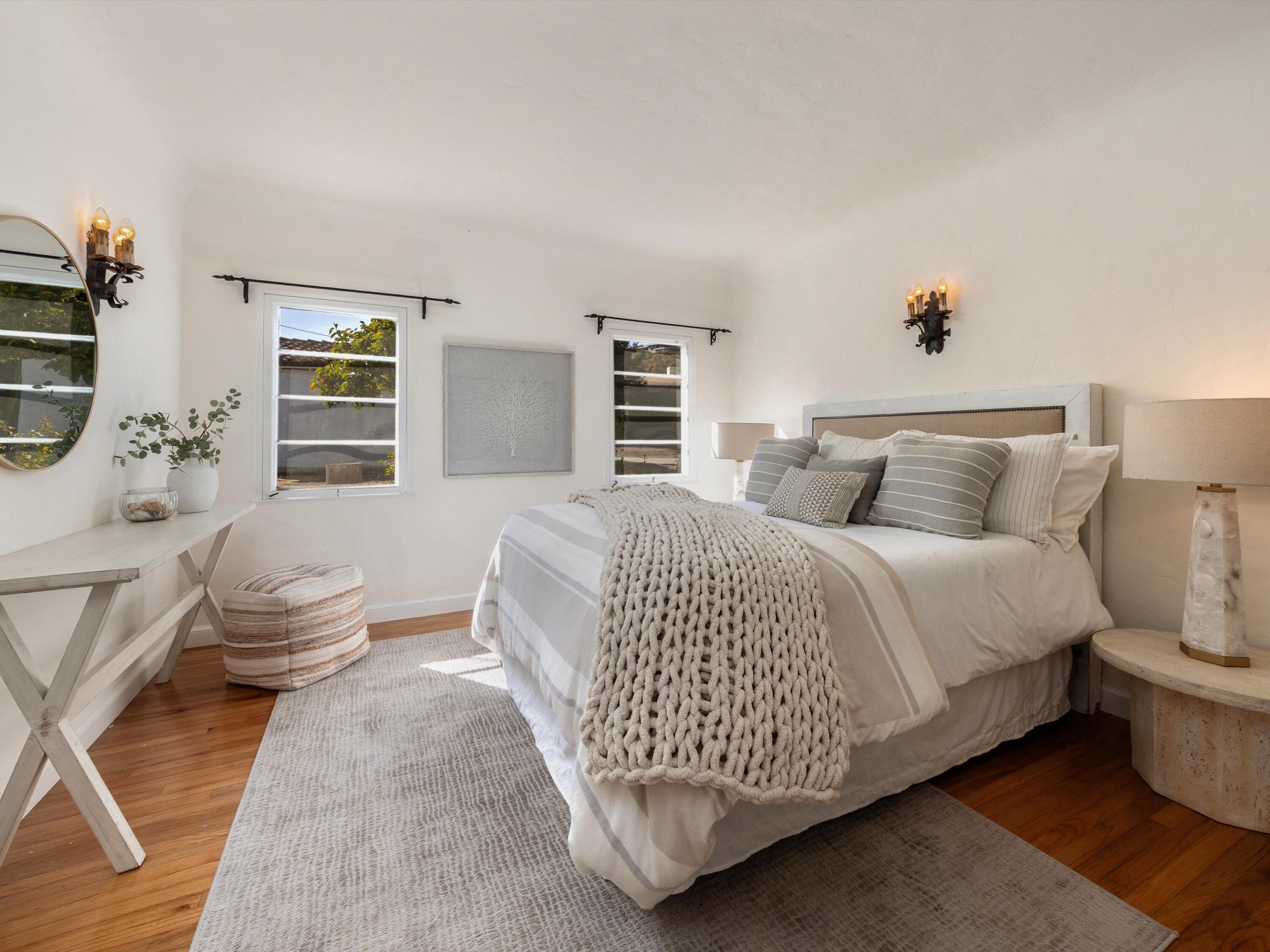 906 Weldon Road Santa Barbara, CA 93109 - Photo 15 of 31 Middle bedroom looking to backyard