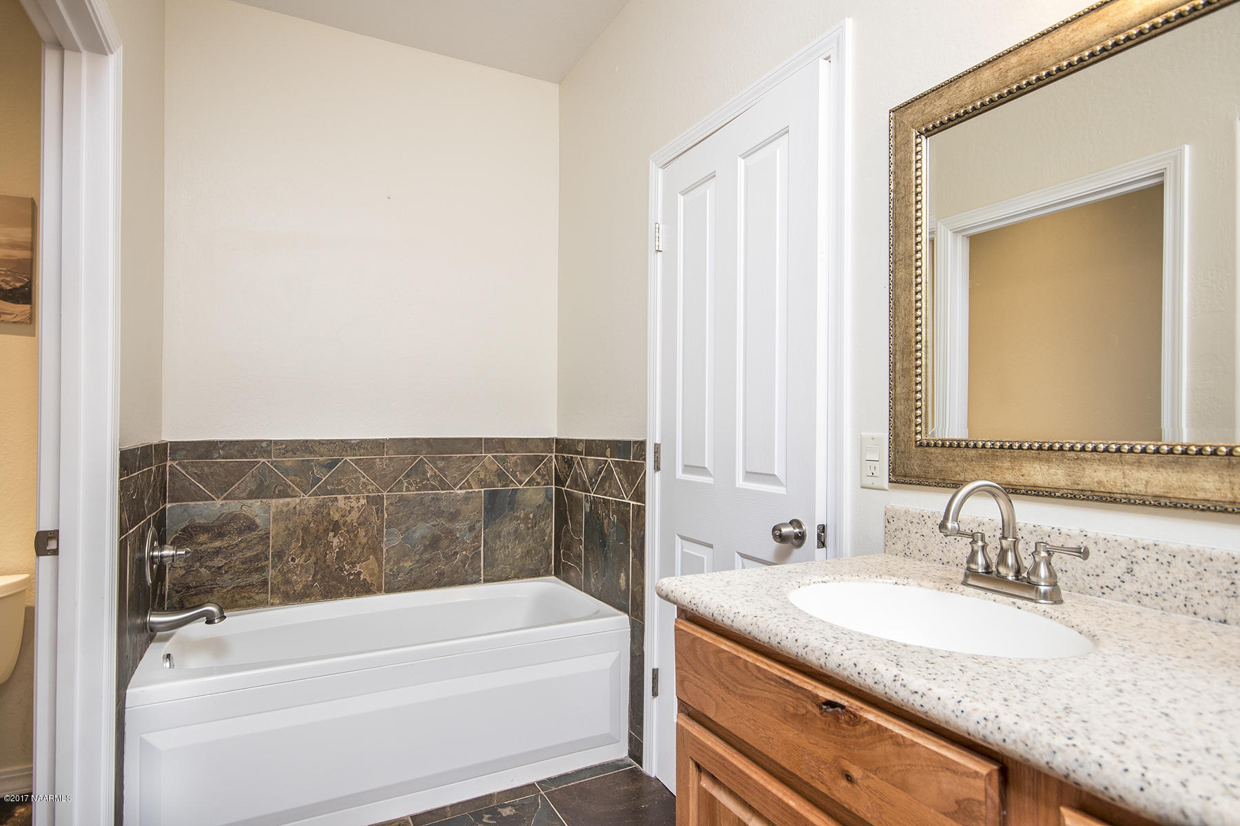 19 East Quartz Road Flagstaff, AZ 86005 - Photo 16 of 29 16_Master Bathroom2