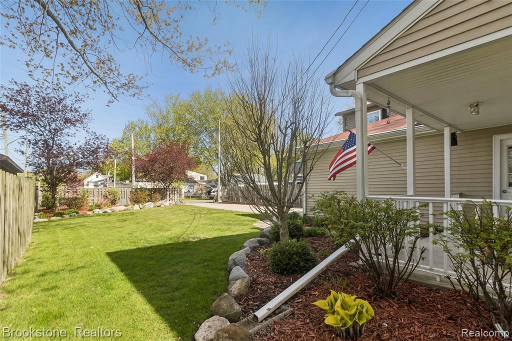 2230 Elm Street Algonac, MI 48001 - Photo 7 of 59