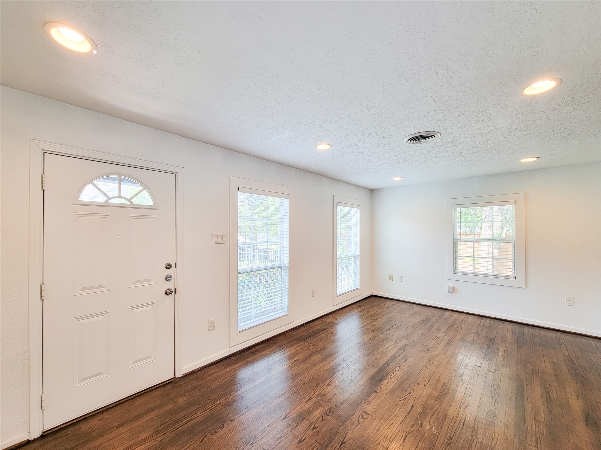 728 East 13th Street Houston, TX 77008 - Photo 5 of 26