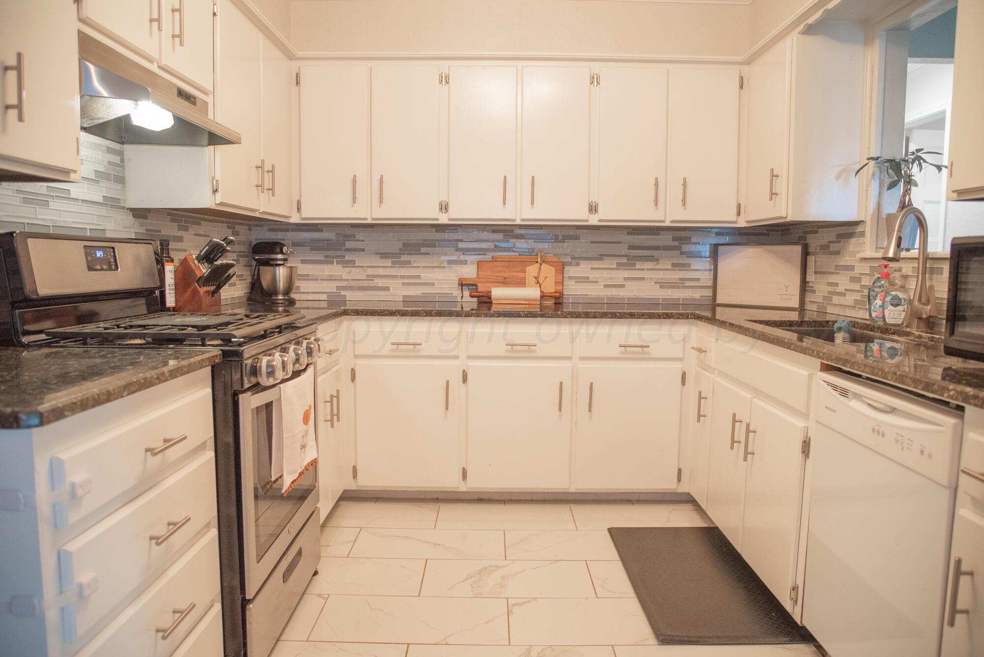 8129 Coronado Trail Amarillo, TX 79110 - Photo 8 of 21 DSC_7920