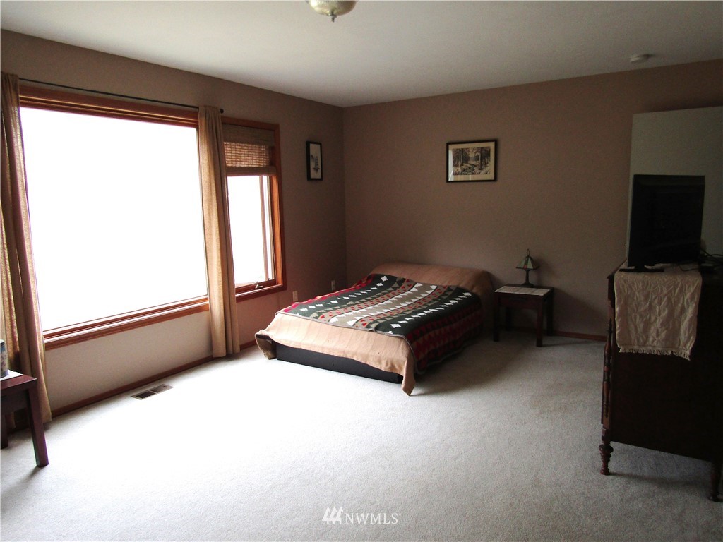 13009 Southwest 297th Way Vashon, WA 98070 - Photo 9 of 20