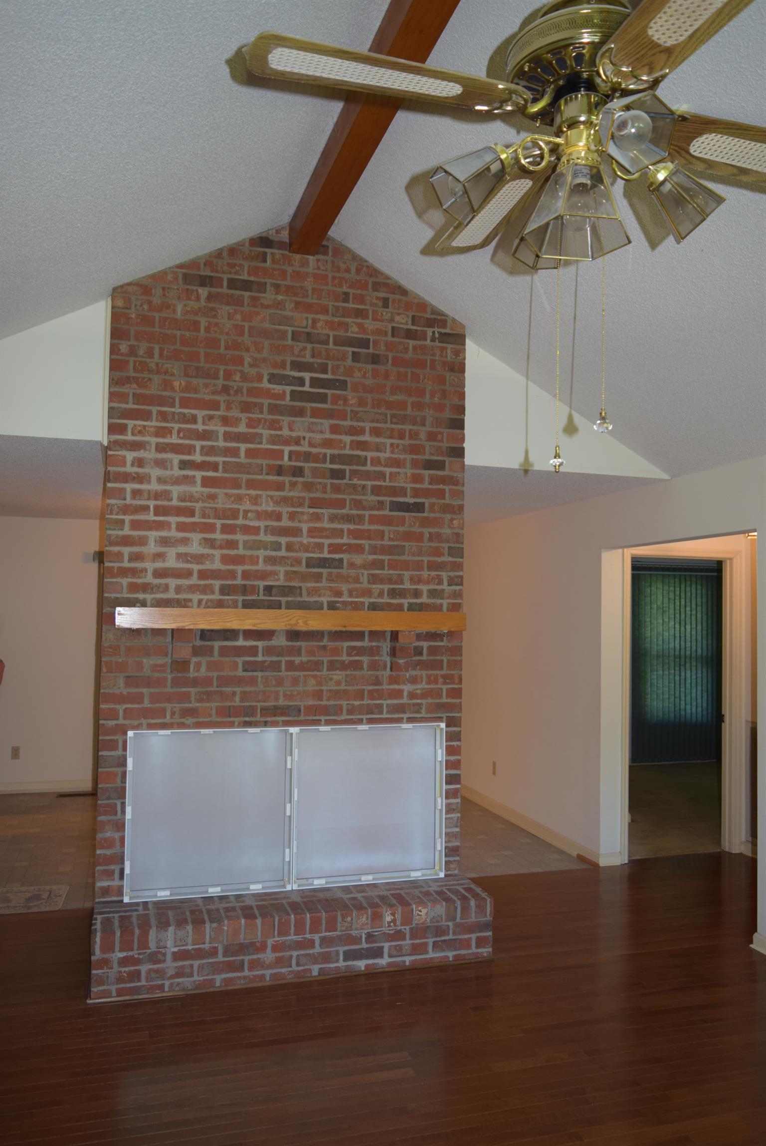 121 Asbury Road Manchester, TN 37355 - Photo 3 of 13 a view of entryway