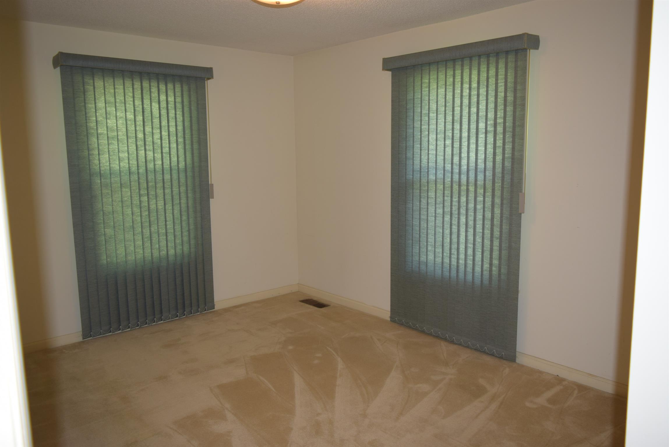 121 Asbury Road Manchester, TN 37355 - Photo 9 of 13 a view of an empty room with closet area