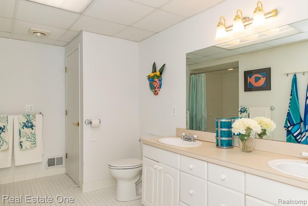 1722 Crooks Road Rochester Hills, MI 48309 - Photo 37 of 53