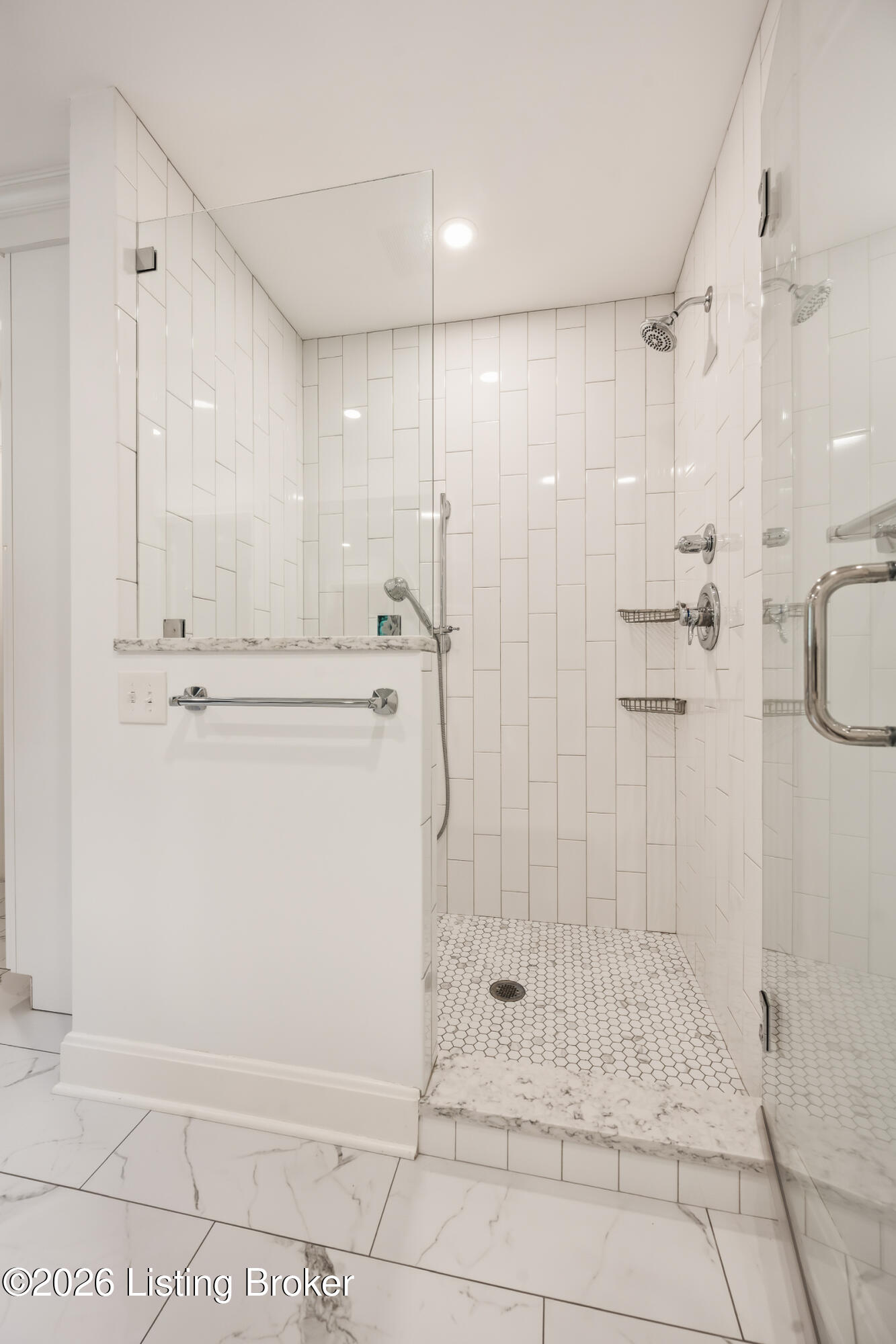 162 Arrowhead Road Louisville, KY 40207 - Photo 32 of 50 Bath