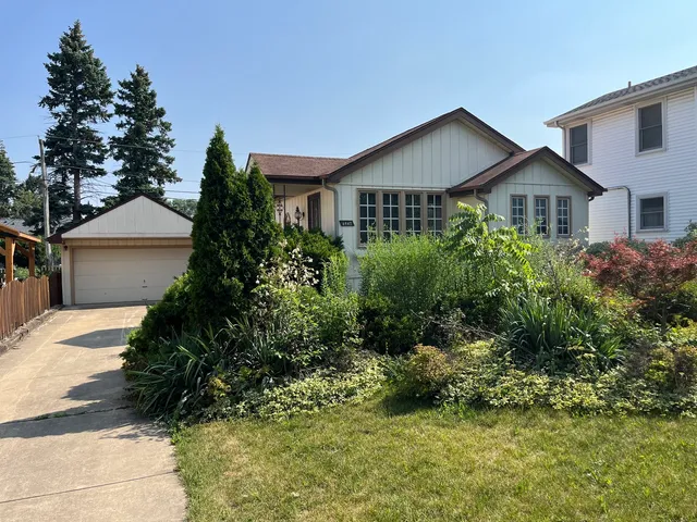 $395,000 | 6947 West Jarvis Avenue, Niles, IL 60714