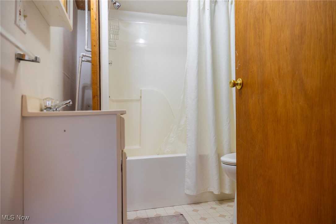 1239 Township Road Dresden, OH 43821 - Photo 23 of 50 Full bath featuring shower / bathtub combination with curtain and light floors