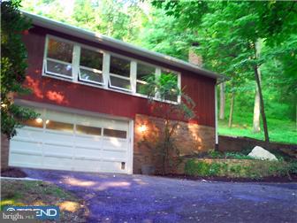 290 Mountain View Road Shillington, PA 19607 - Photo 3 of 12 Garage
