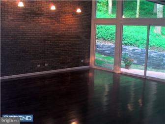 290 Mountain View Road Shillington, PA 19607 - Photo 9 of 12 Living Room