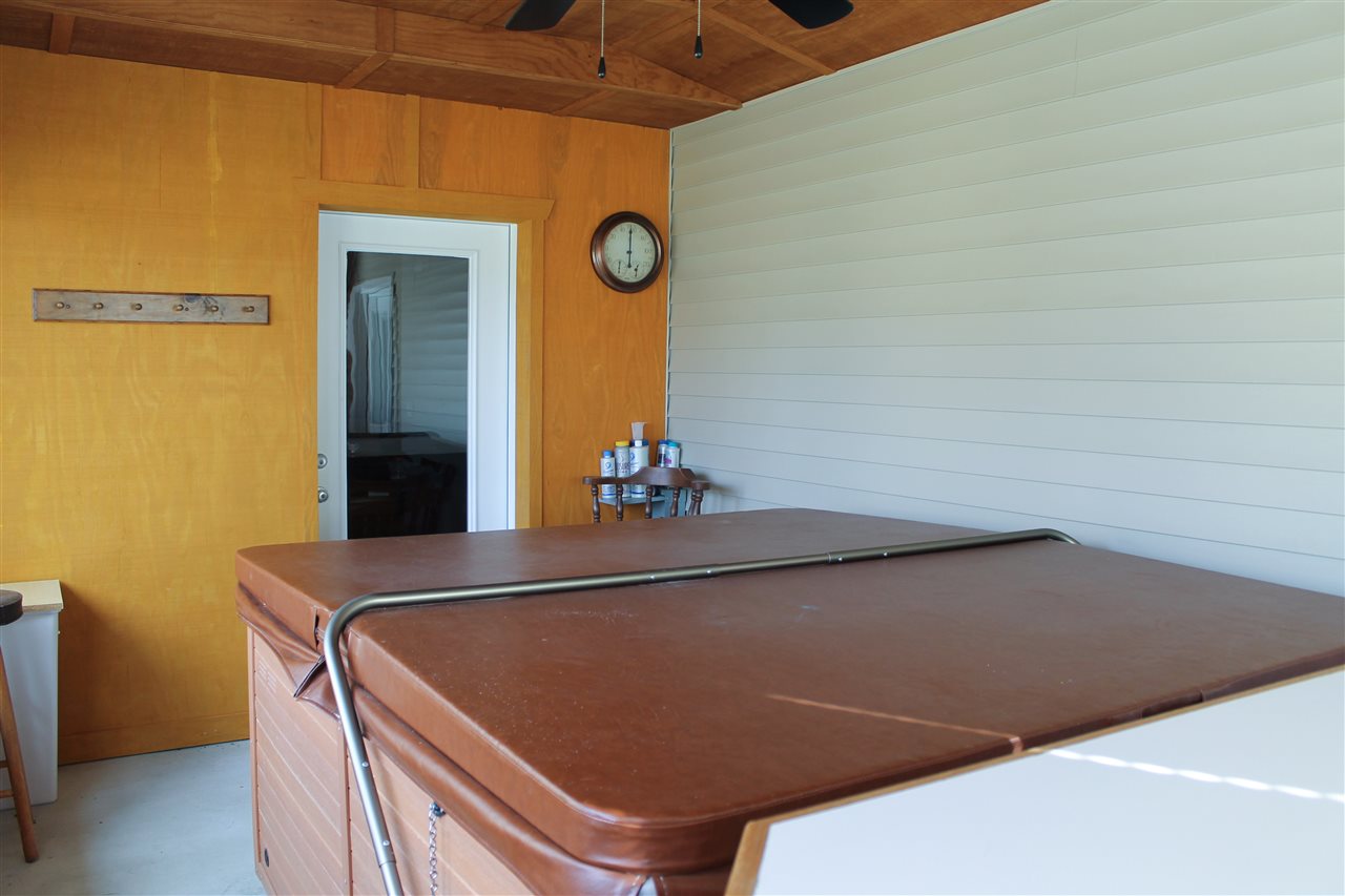 2505 Lone Road Freeland, MI 48623 - Photo 41 of 43 31373942-40.JPG