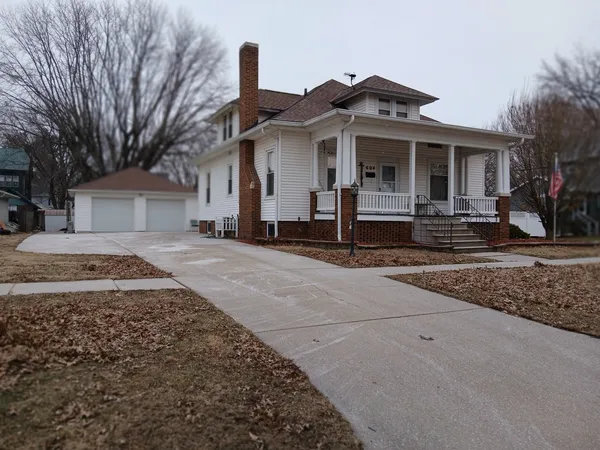 $179,900 | 604 Southwest 2nd Avenue, Aledo, IL 61231